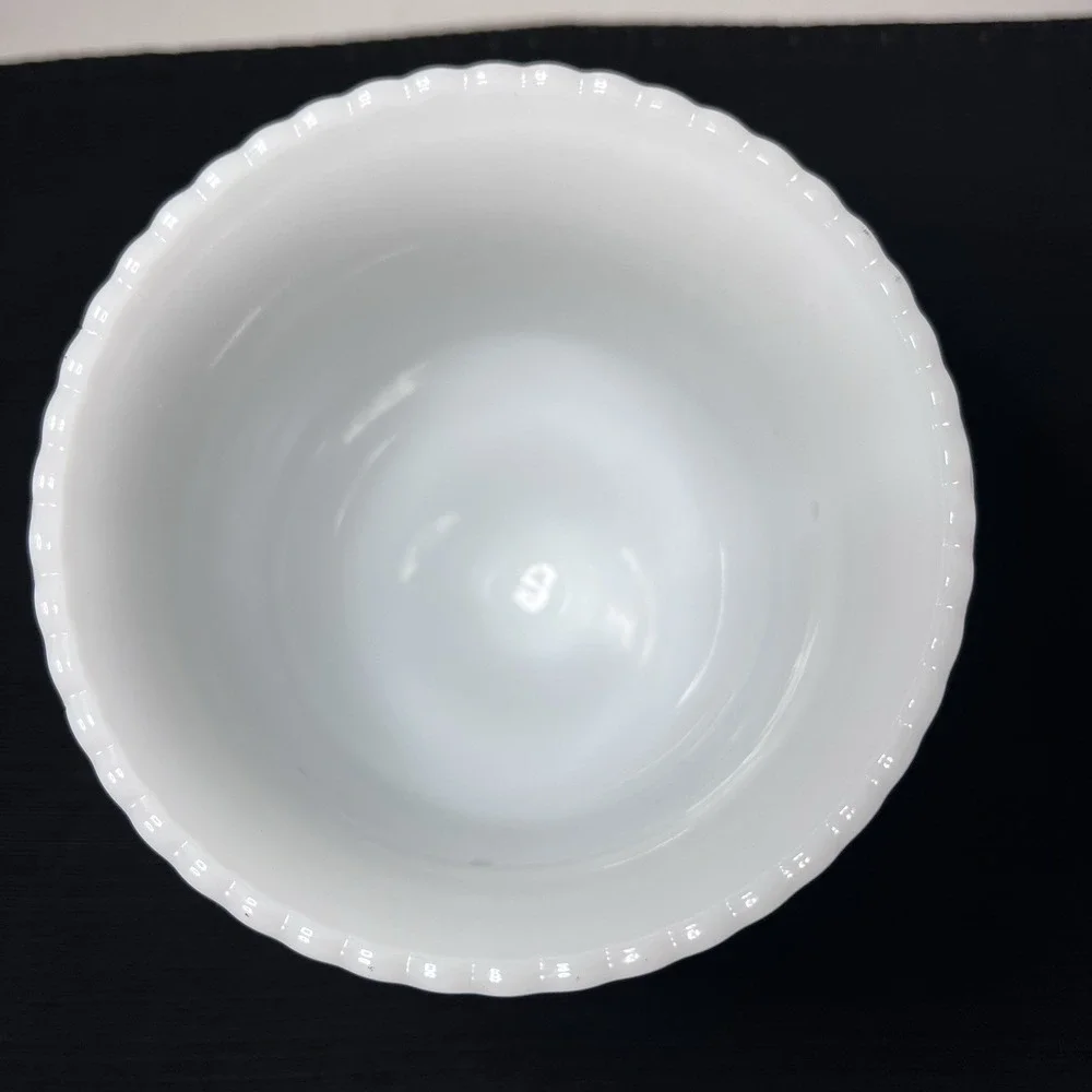 Vintage‎ E.O. Brody Co. Ribbed Milk Glass Pedestal Vase M3000 6.75